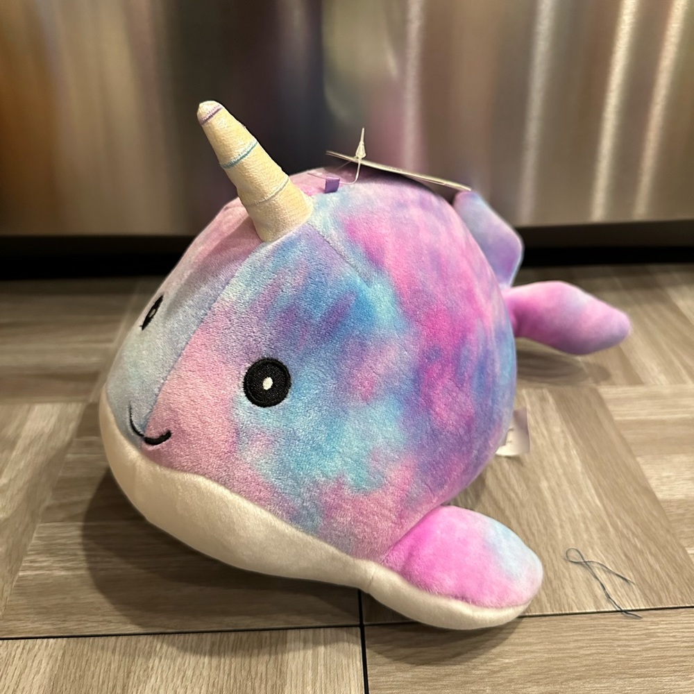 Squishmallow- Hallie Narwal